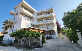 Apartments Cota Guesthouse